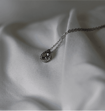 Twin band design with matching necklace for Noor
